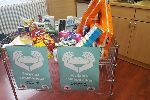 HT i djelatnici donirali socijalne samoposluge Crvenog križa
